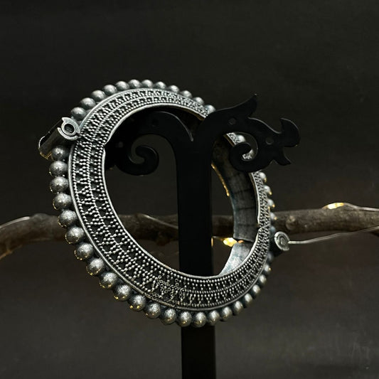 Elegant Artificial Silver Bracelet with Intricate Detailing