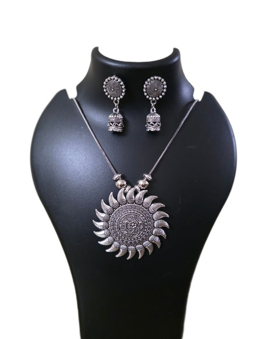 Artificial Silver Choker Necklace with Floral Detailing