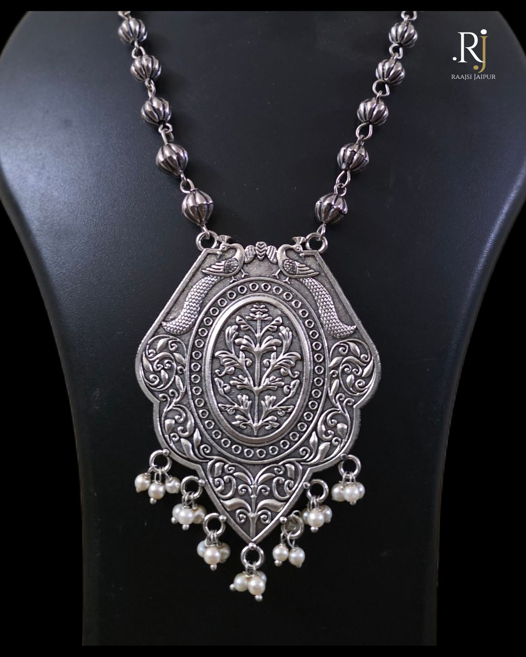 Elegant Beaded Necklace