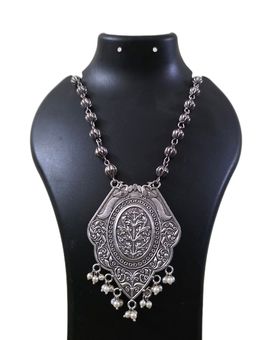 Elegant Beaded Necklace