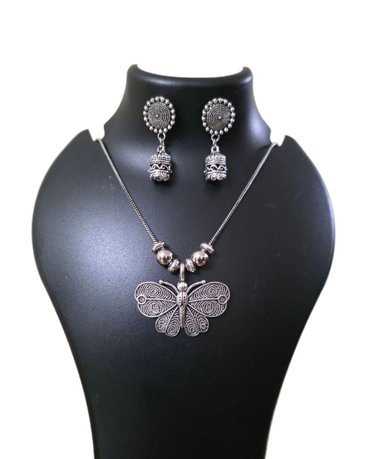 Elegant Layered Necklace