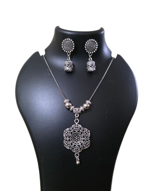 Bold Statement Necklace for Fashion Lovers