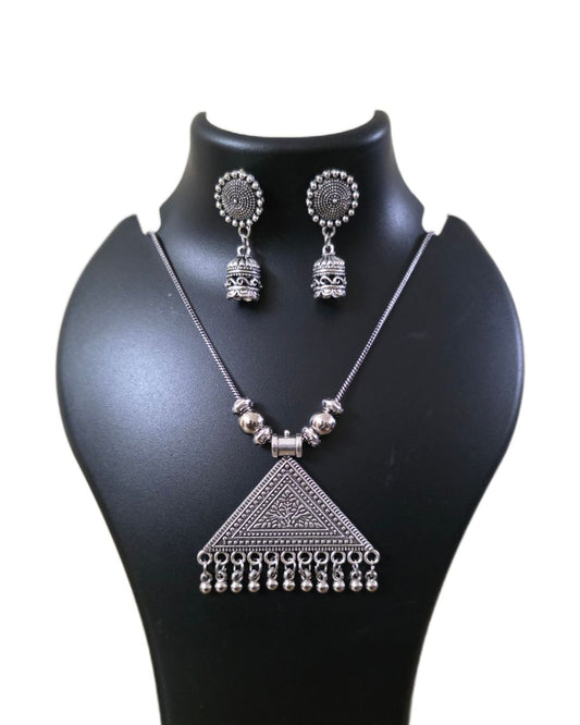 Minimalist Necklace with Elegant Touch