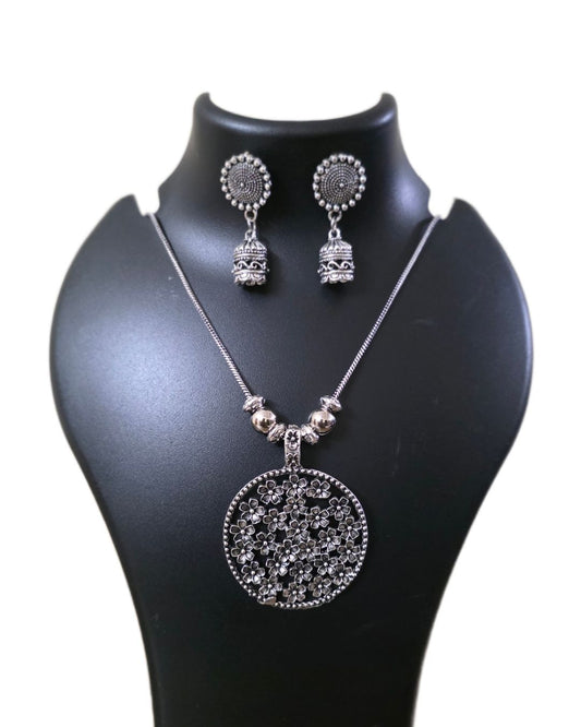 Classic Round Pendant Necklace